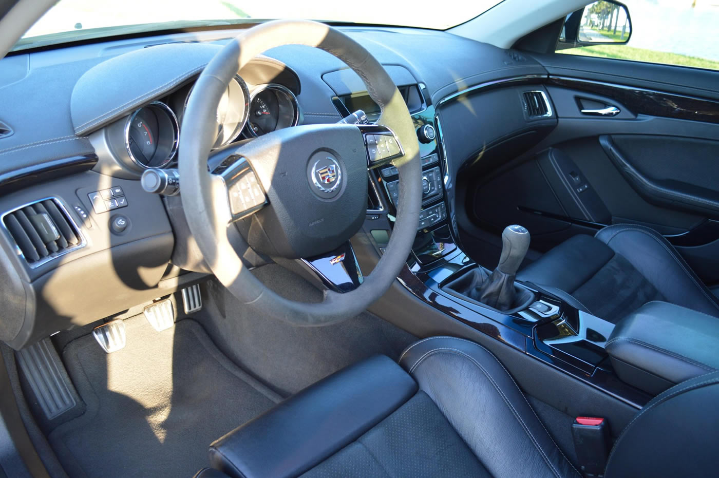 2012 Cadillac CTS-V Wagon in Black Diamond Tricoat