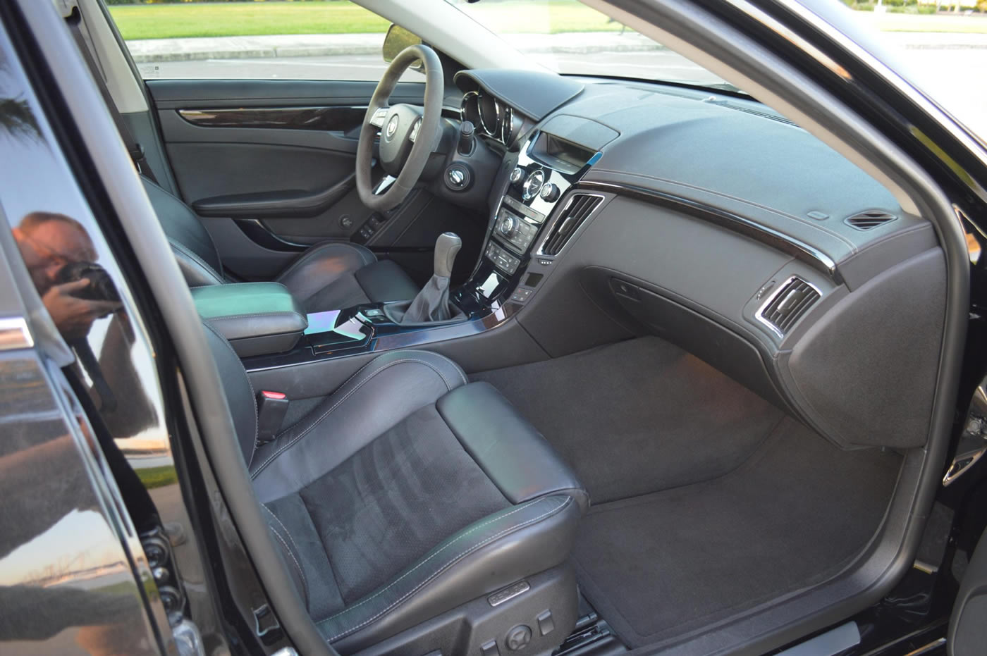 2012 Cadillac CTS-V Wagon in Black Diamond Tricoat