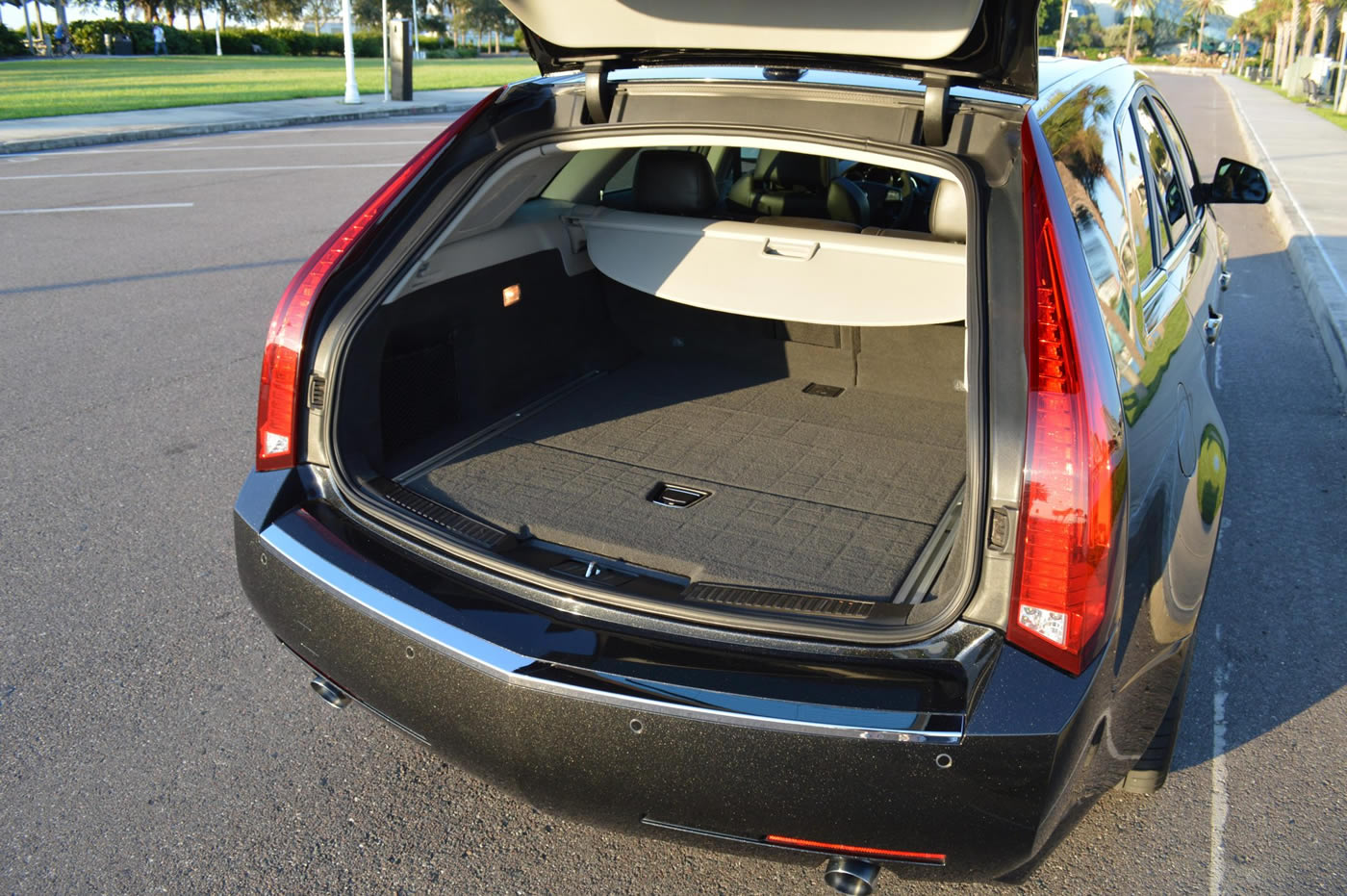 2012 Cadillac CTS-V Wagon in Black Diamond Tricoat