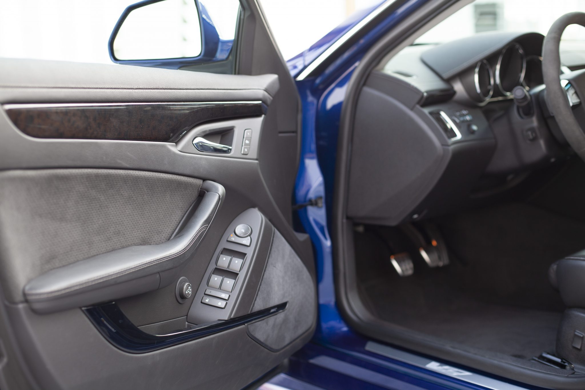 2012 Cadillac CTS-V Wagon in Opulent Blue Metallic