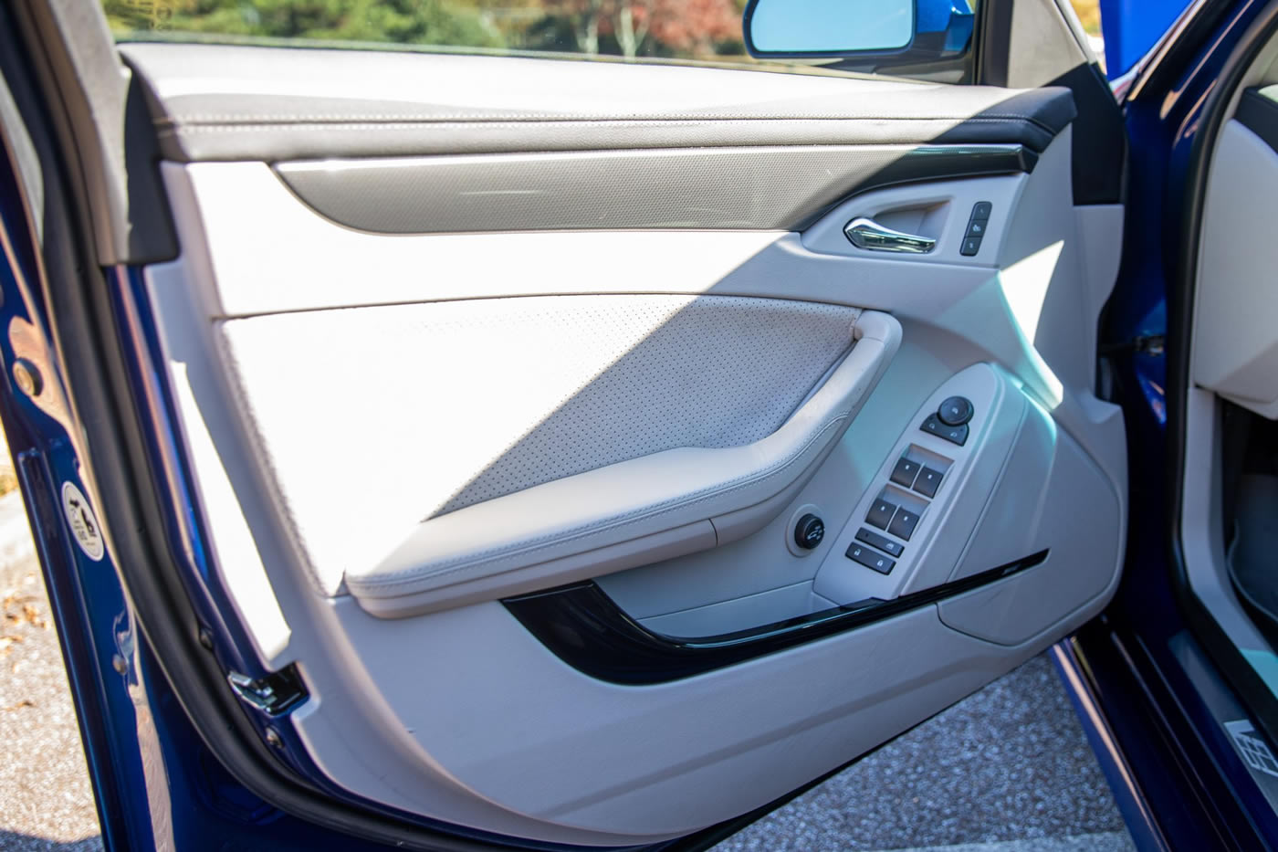 2012 Cadillac CTS-V Wagon in Opulent Blue