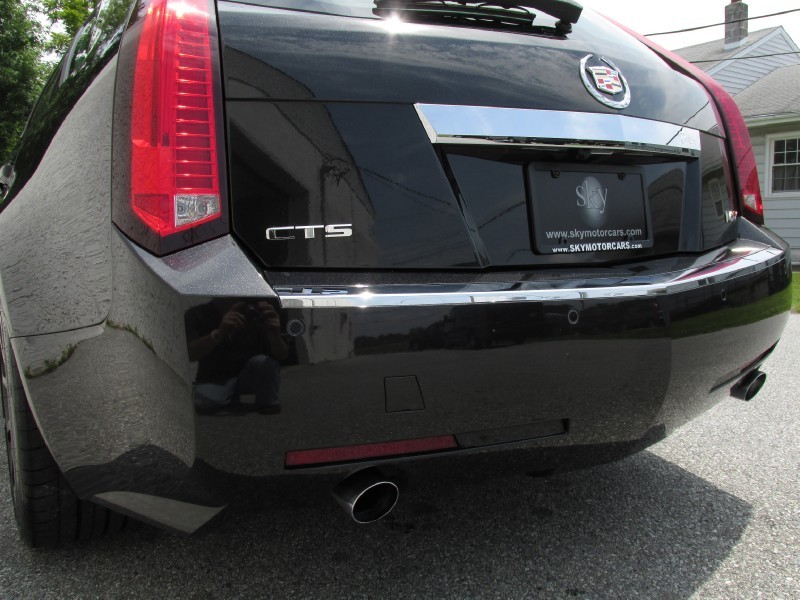 2013 Cadillac CTS-V Wagon in Black Diamond Tricoat