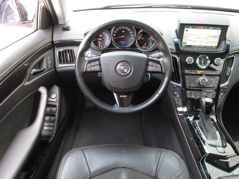 2013 Cadillac CTS-V Wagon in Black Diamond Tricoat