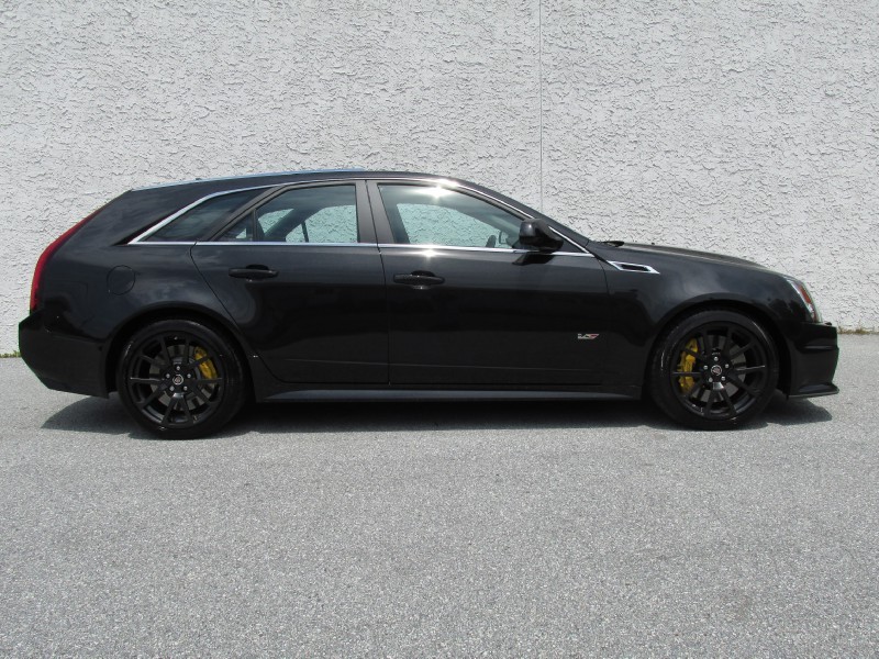 2013 Cadillac CTS-V Wagon in Black Diamond Tricoat