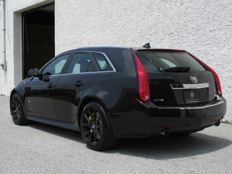 2013 Cadillac CTS-V Wagon in Black Diamond Tricoat