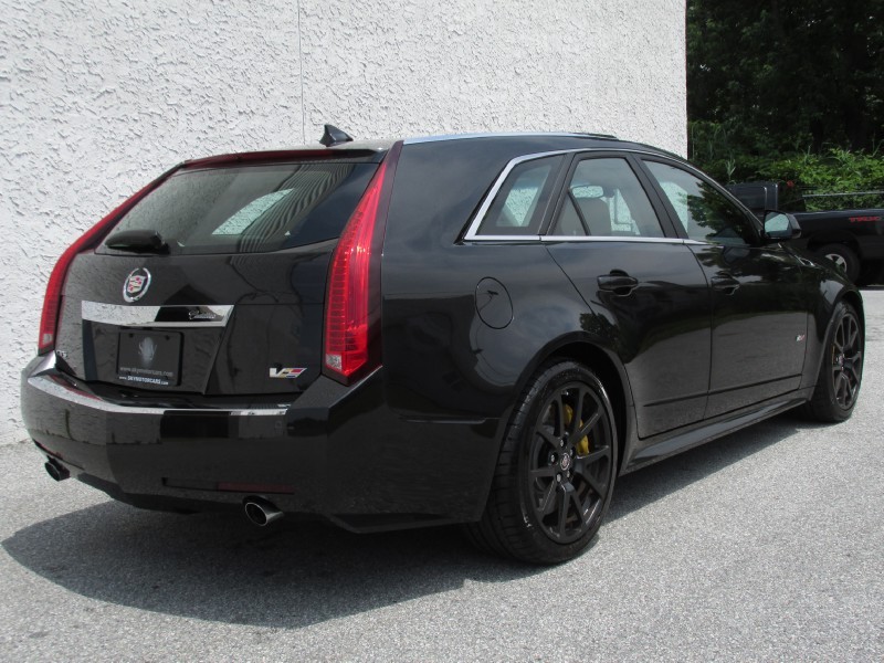 2013 Cadillac CTS-V Wagon in Black Diamond Tricoat