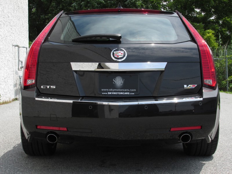 2013 Cadillac CTS-V Wagon in Black Diamond Tricoat