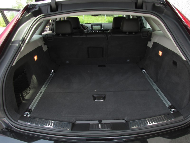 2013 Cadillac CTS-V Wagon in Black Diamond Tricoat