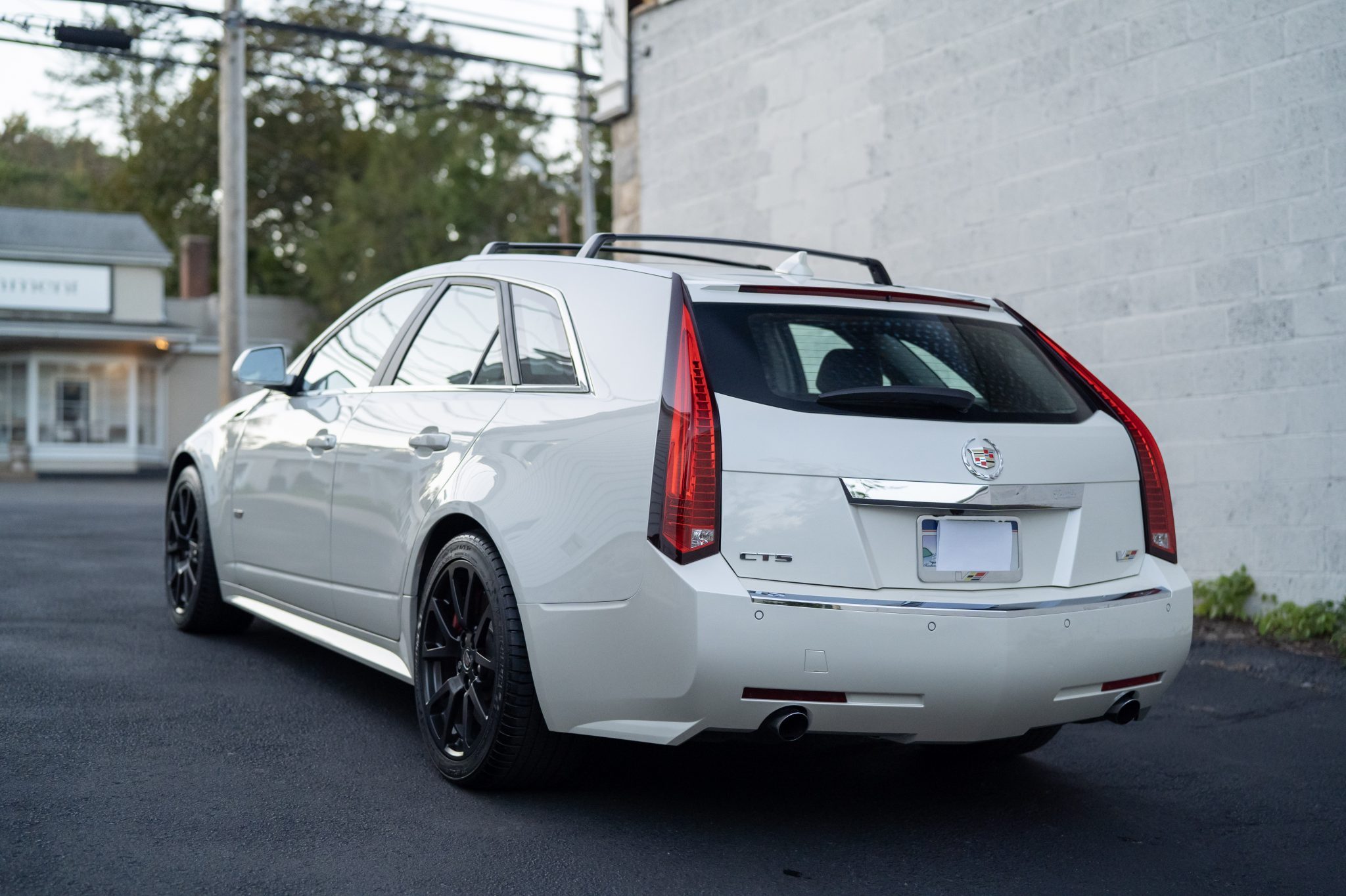 2013 Cadillac CTS-V Wagon in White Diamond Tricoat