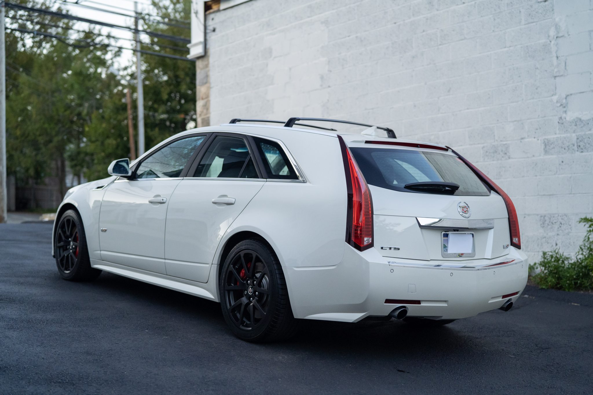 2013 Cadillac CTS-V Wagon in White Diamond Tricoat