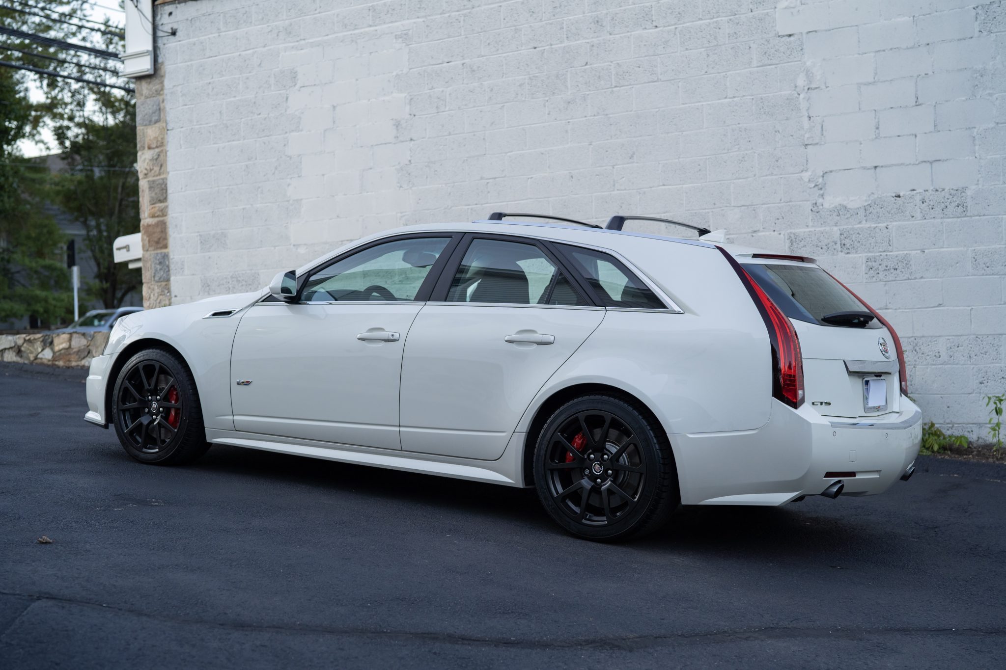 2013 Cadillac CTS-V Wagon in White Diamond Tricoat