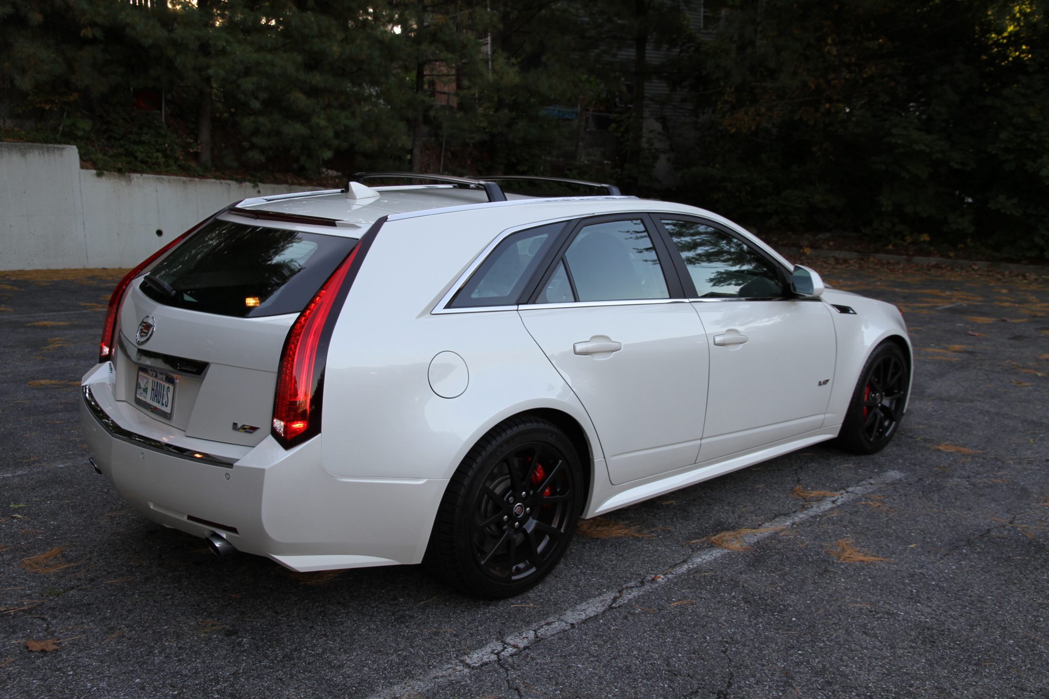 2013 Cadillac CTS-V Wagon in White Diamond Tricoat