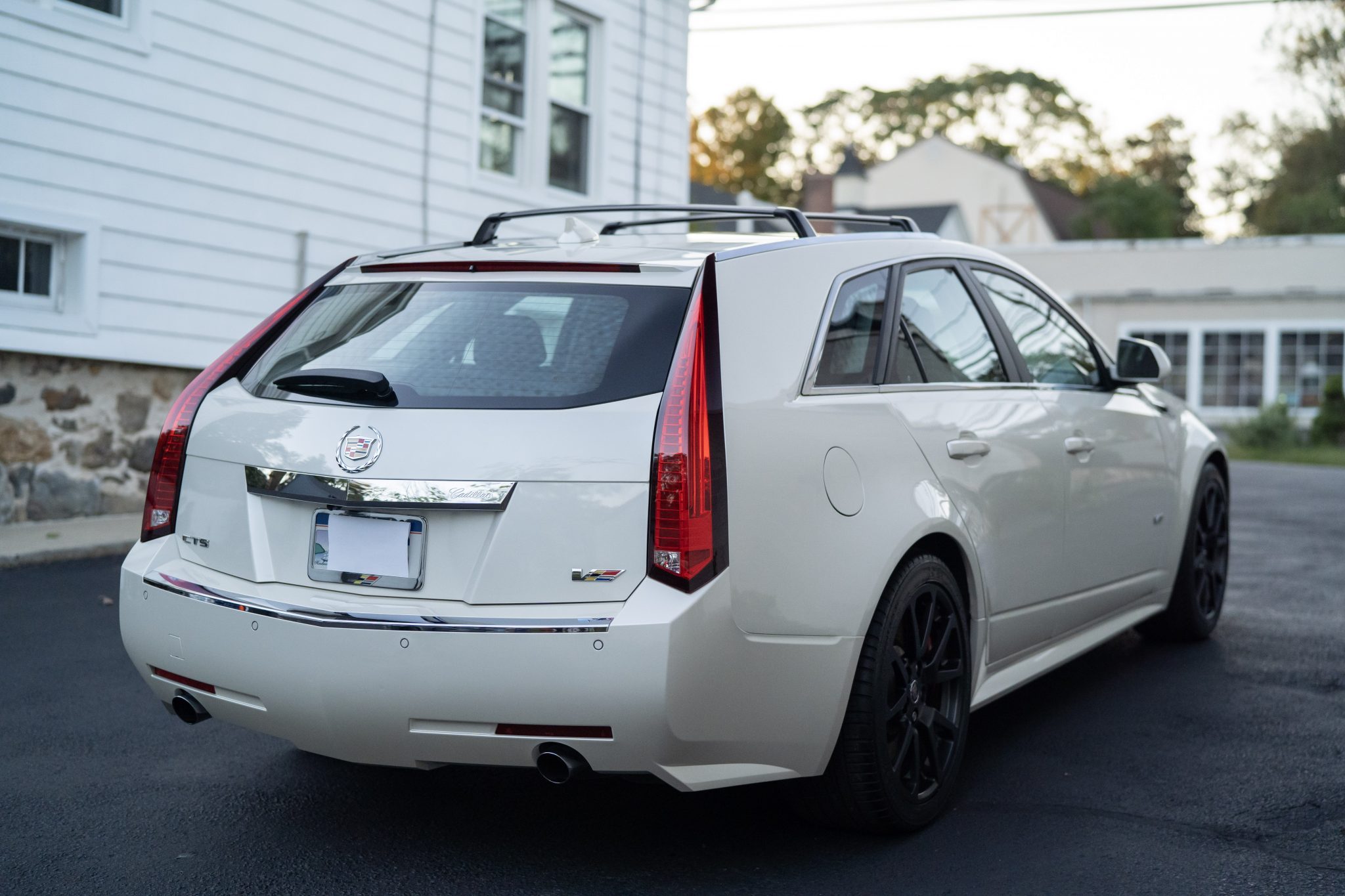 2013 Cadillac CTS-V Wagon in White Diamond Tricoat