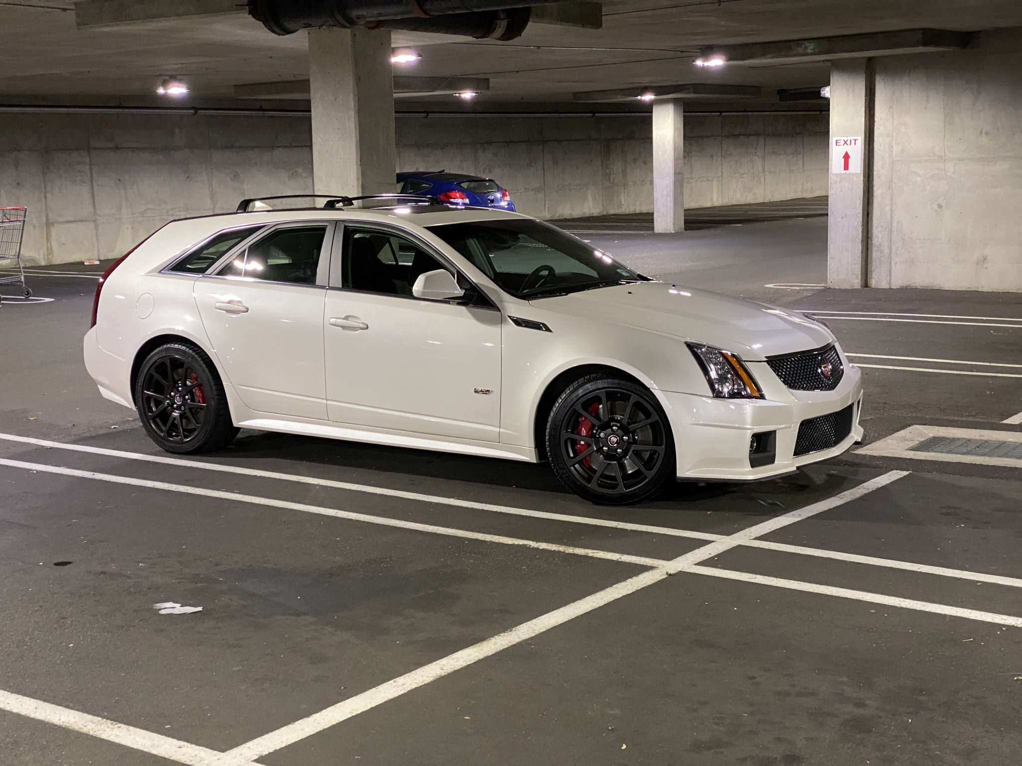 2013 Cadillac CTS-V Wagon in White Diamond Tricoat