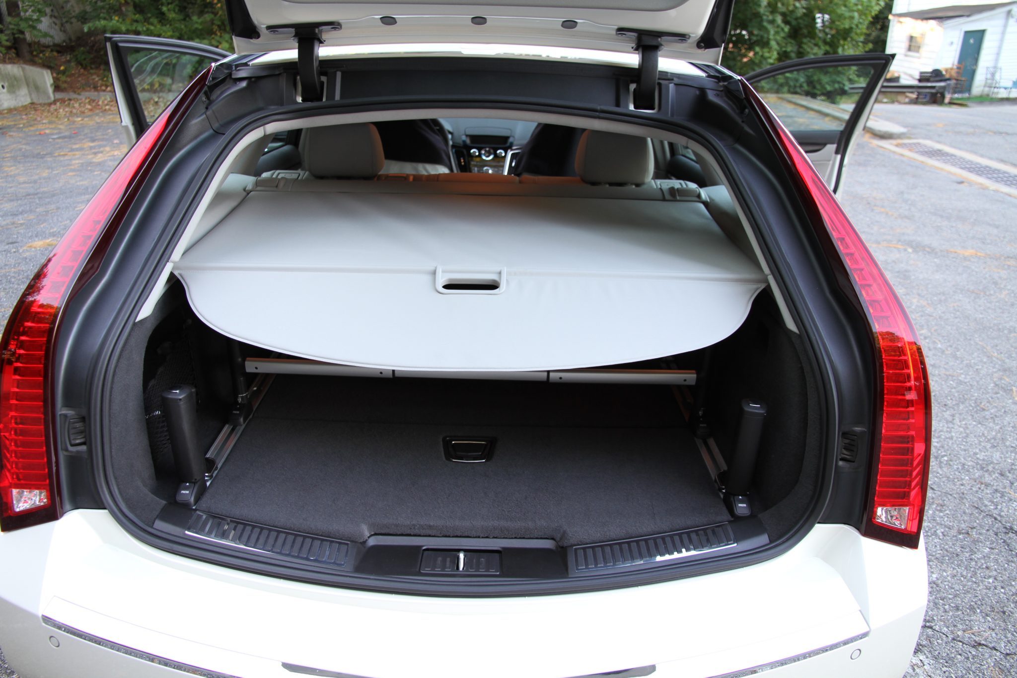 2013 Cadillac CTS-V Wagon in White Diamond Tricoat