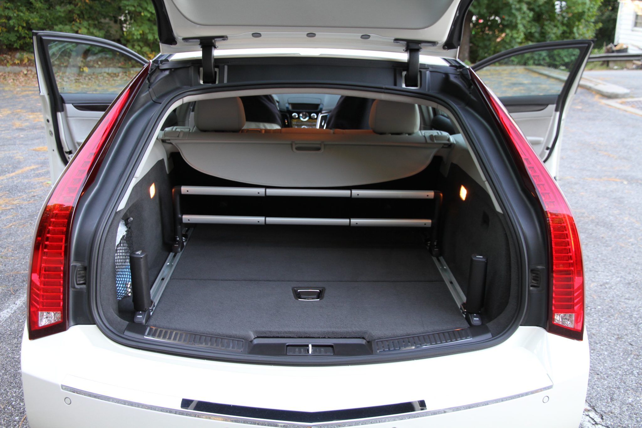 2013 Cadillac CTS-V Wagon in White Diamond Tricoat