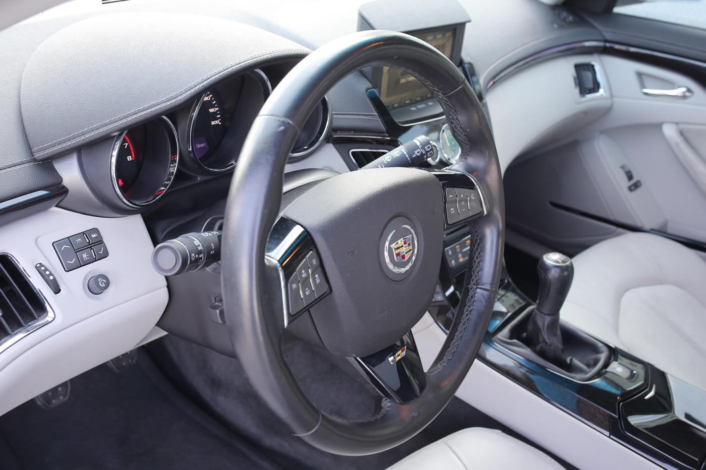 2014 Cadillac CTS-V Wagon 6-Speed in Glacier Blue Metallic