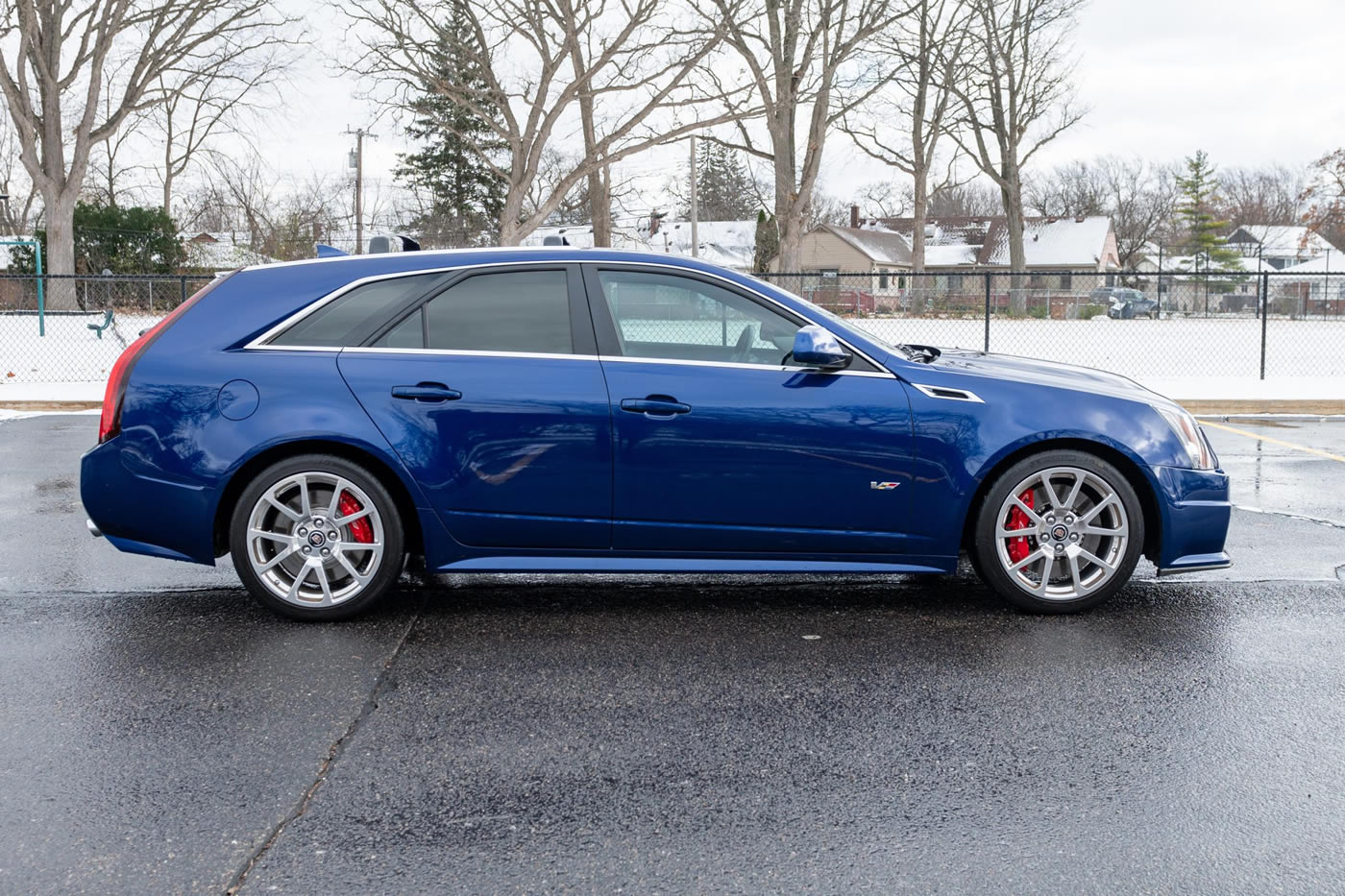 2014 Cadillac CTS-V Wagon 6-Speed in Opulent Blue Metallic