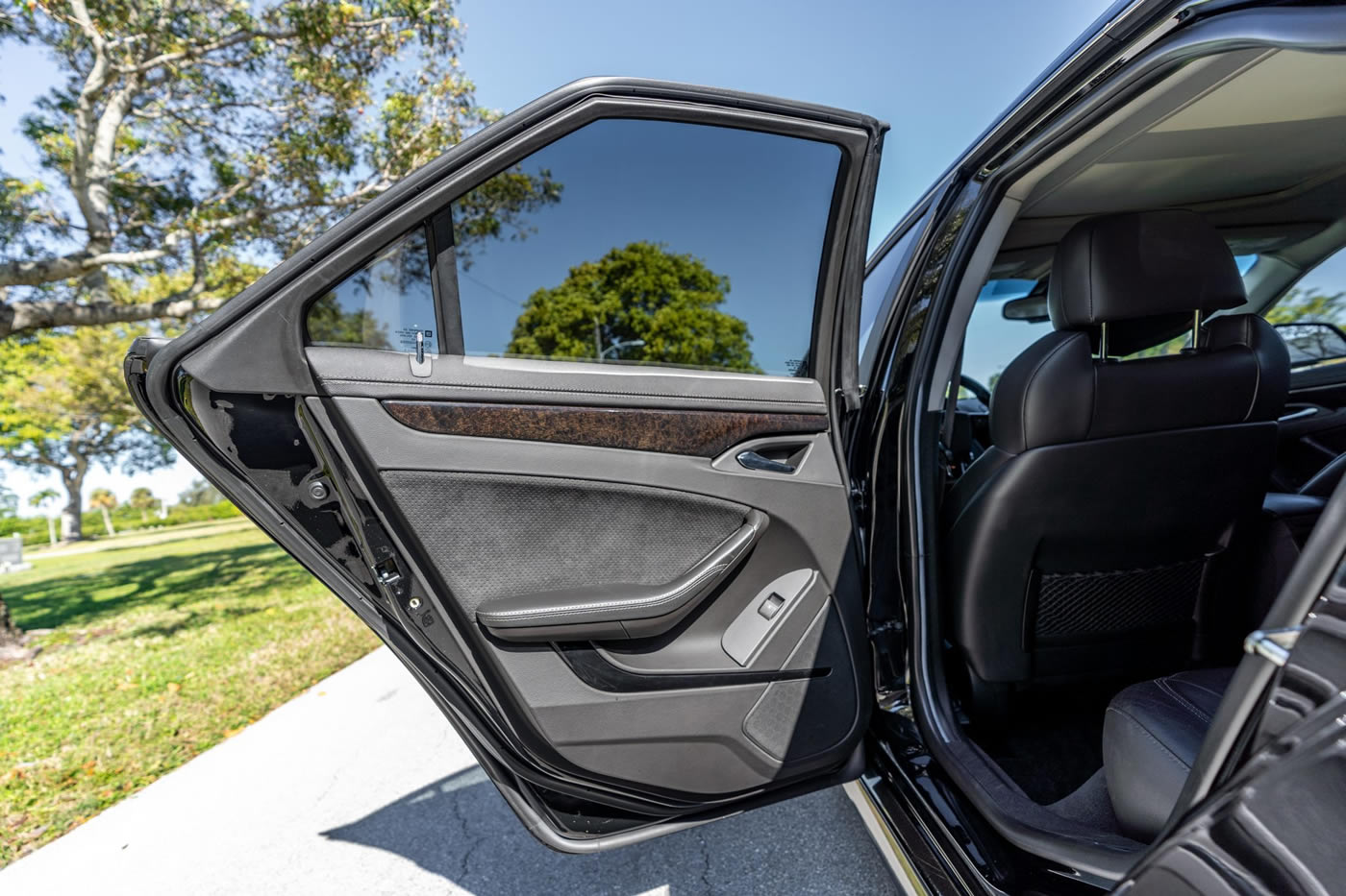 2014 Cadillac CTS-V Wagon in Black Diamond Tricoat