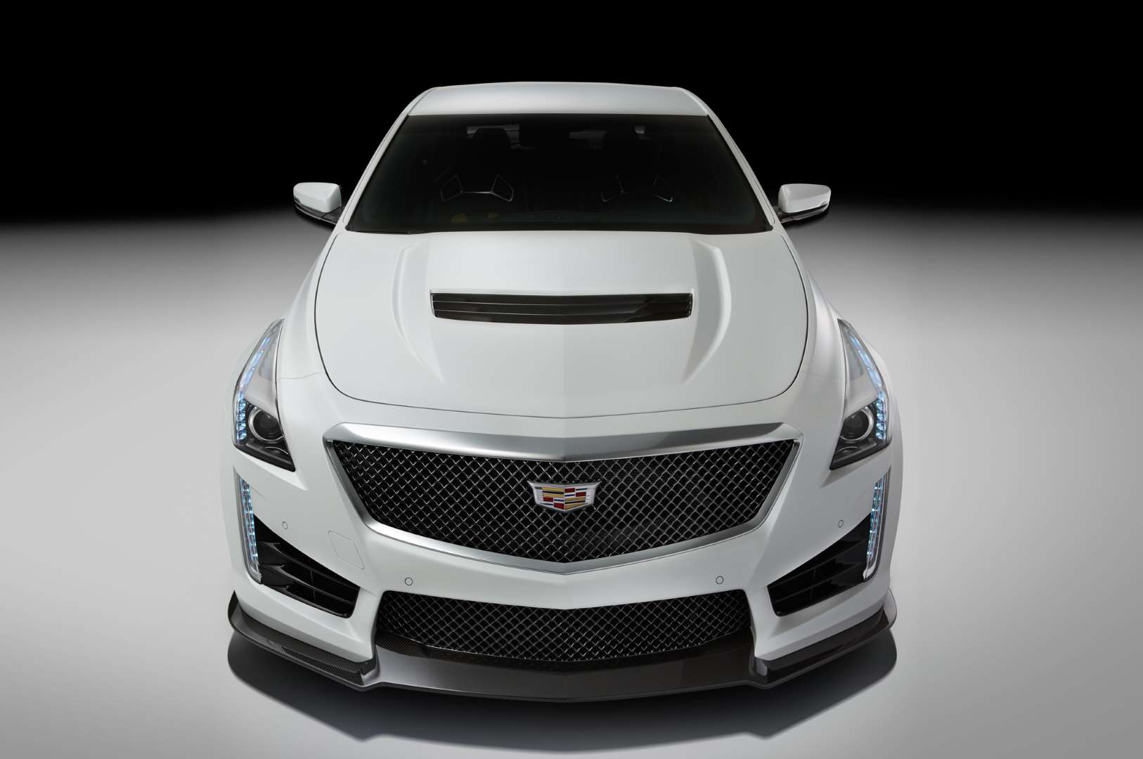 2016-cadillac-cts-v-sedan-1.jpg