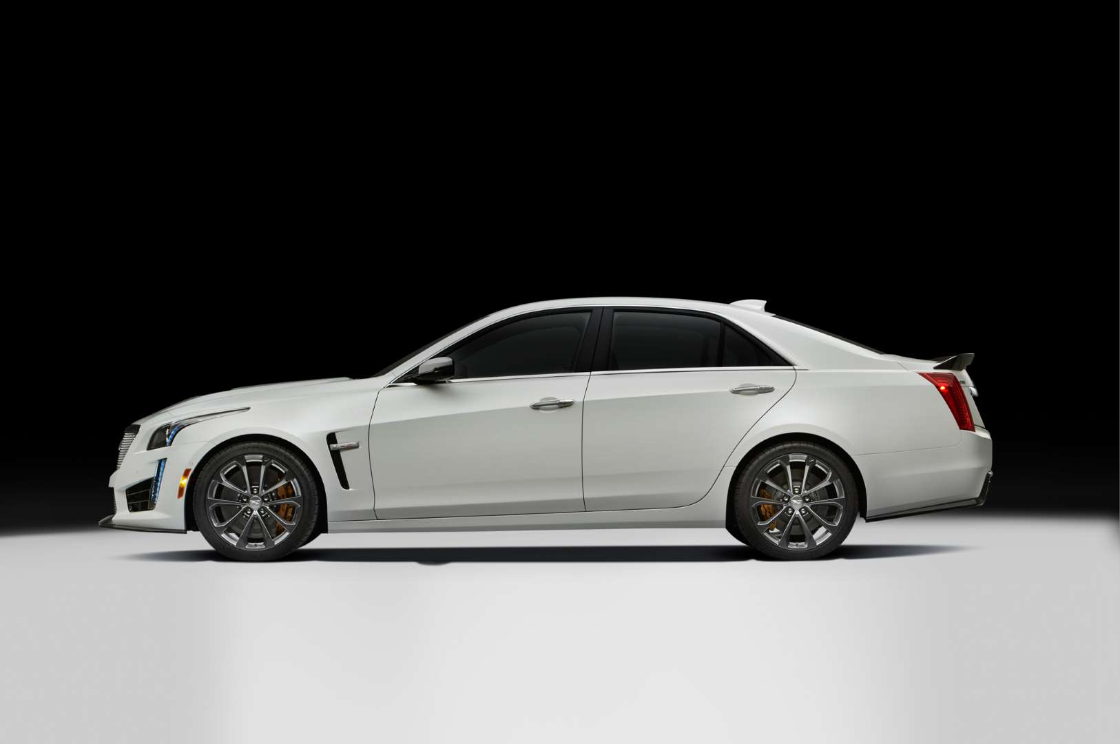 2016-cadillac-cts-v-sedan-2.jpg