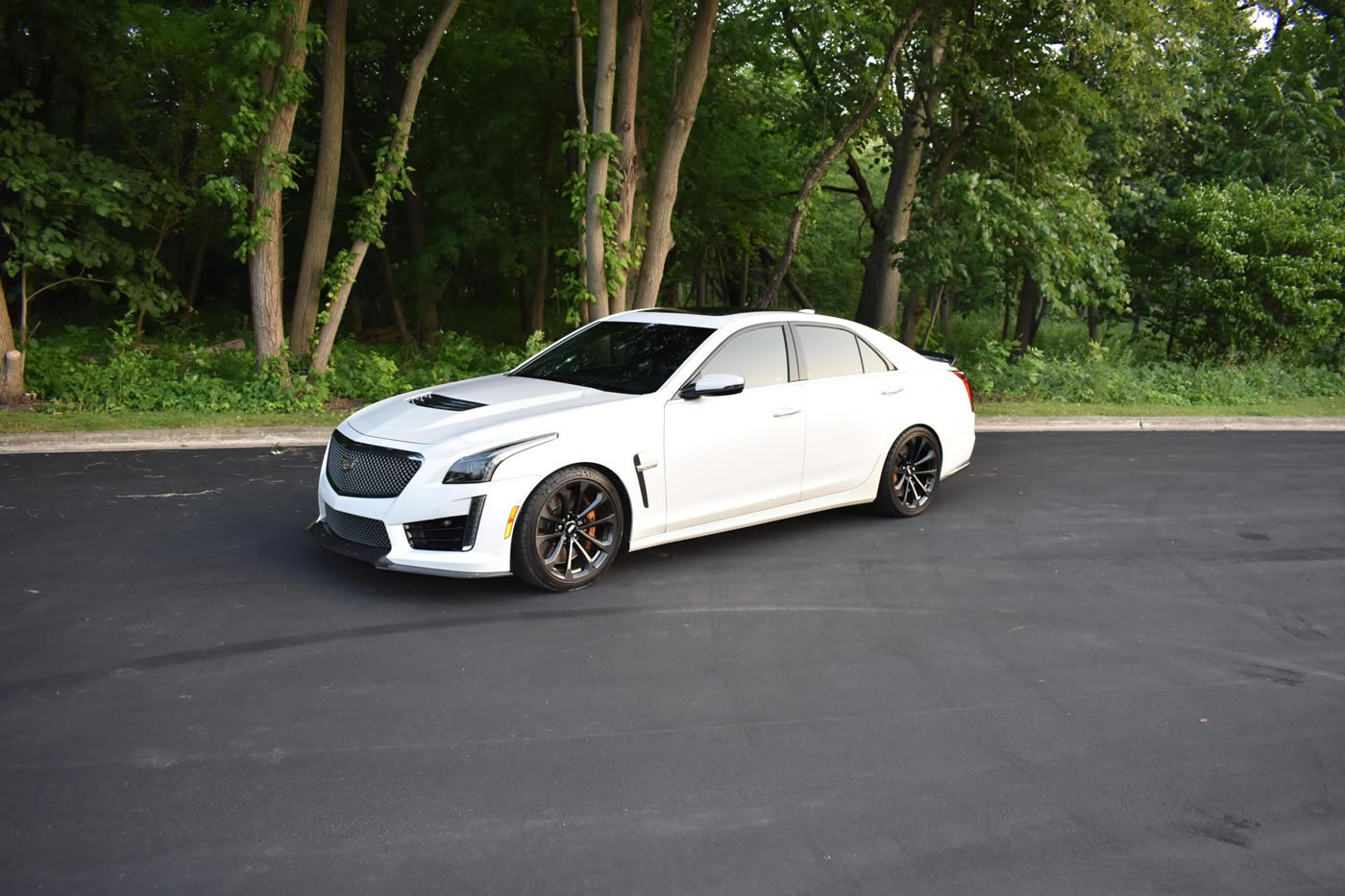 2017-cadillac-cts-v-crystal-white-tricoat-1.jpg