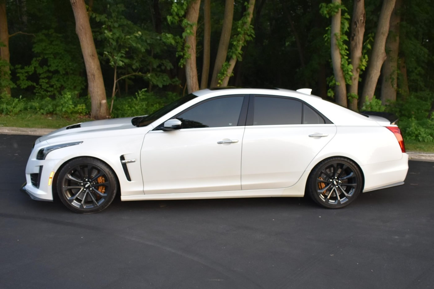 2017-cadillac-cts-v-crystal-white-tricoat-2.jpg