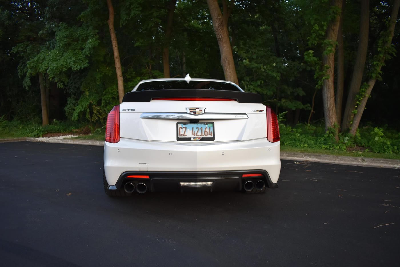 2017-cadillac-cts-v-crystal-white-tricoat-4.jpg