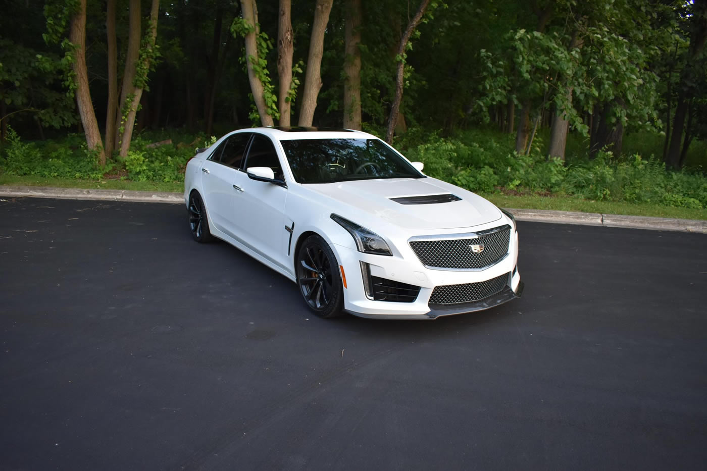 2017-cadillac-cts-v-crystal-white-tricoat-7.jpg