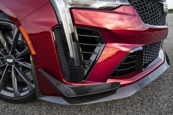 Front dive planes on the 2022 CT4-V Blackwing increase grip to front tires by pushing the front down. A 18 mm sidewall helps control air and direct vortices downstream to better manage airflow.