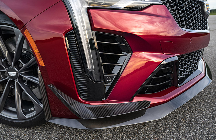 Front dive planes on the 2022 CT4-V Blackwing increase grip to front tires by pushing the front down. A 18 mm sidewall helps control air and direct vortices downstream to better manage airflow.
